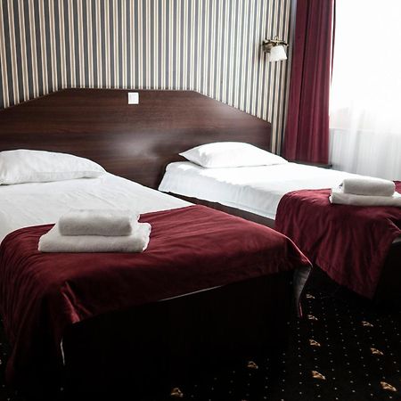 Hotel Podzamcze Гура-Кальвария Экстерьер фото