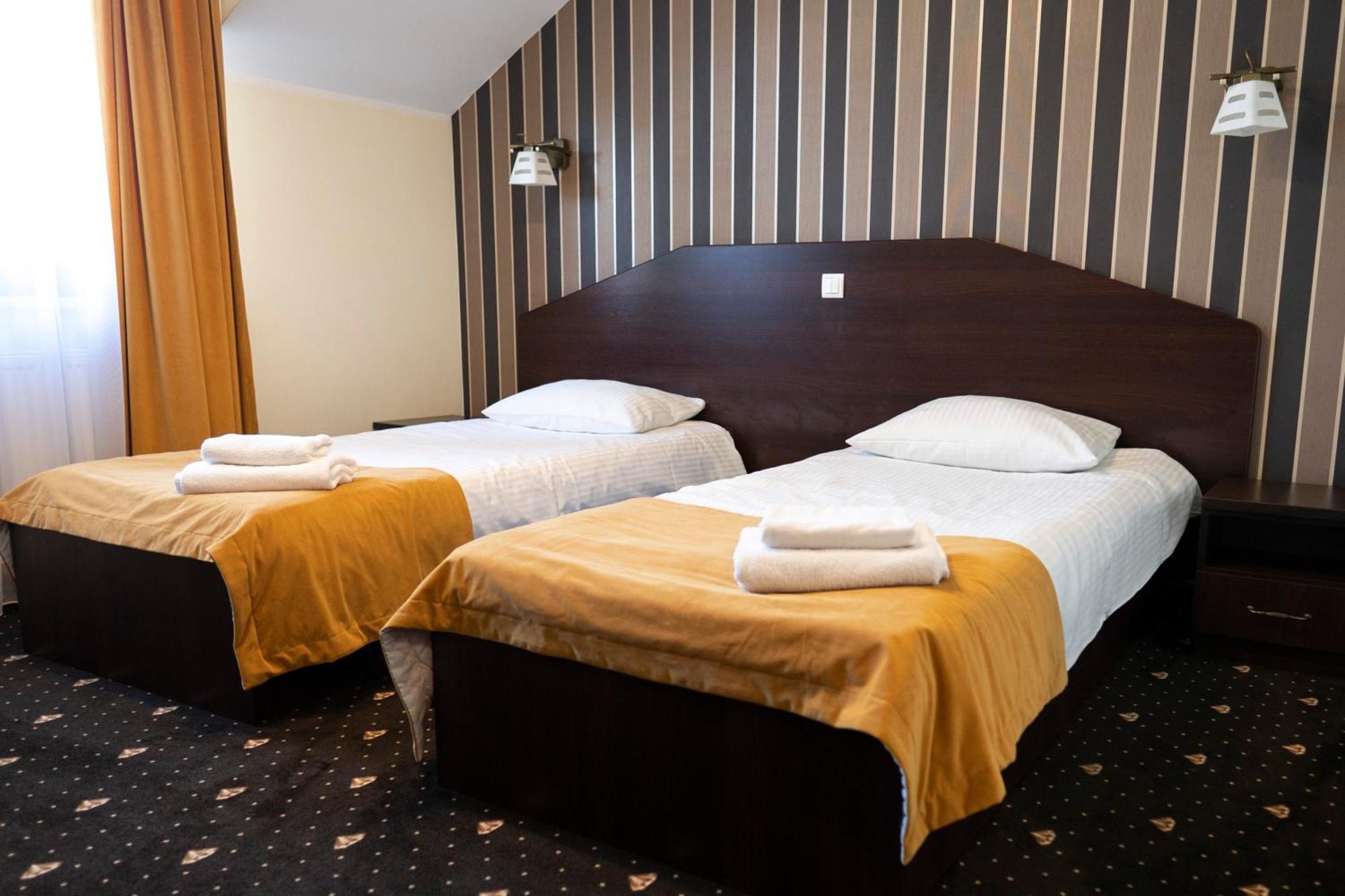 Hotel Podzamcze Гура-Кальвария Экстерьер фото